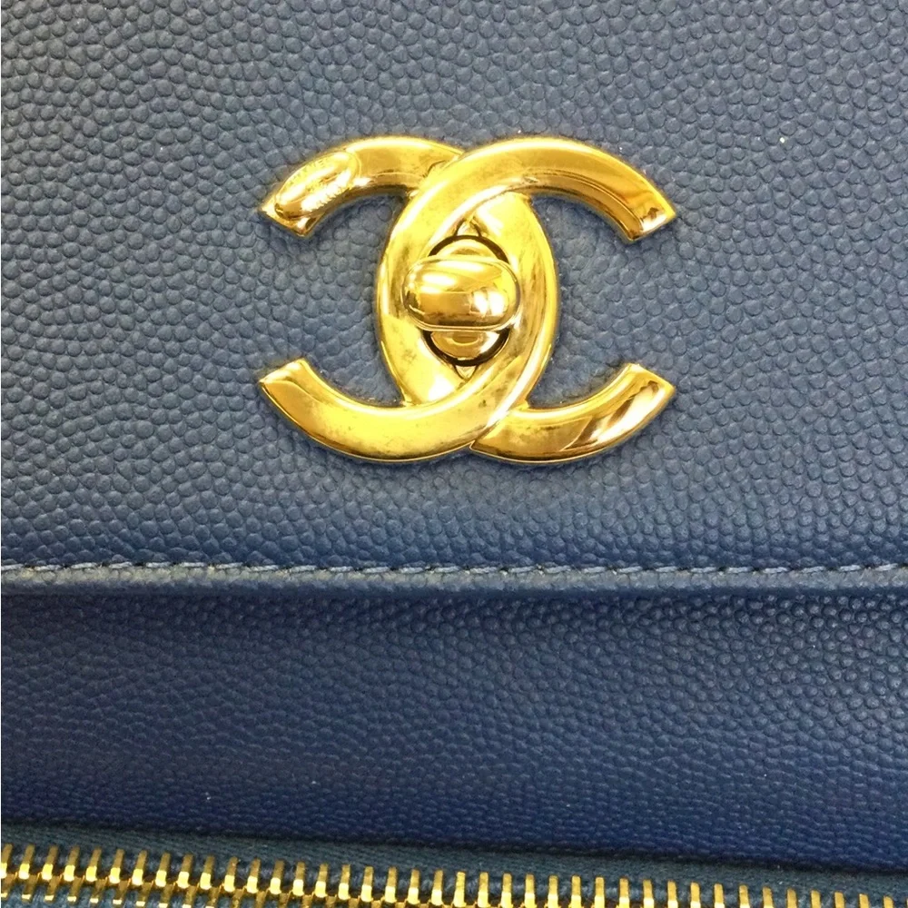 CHANEL 050 attached